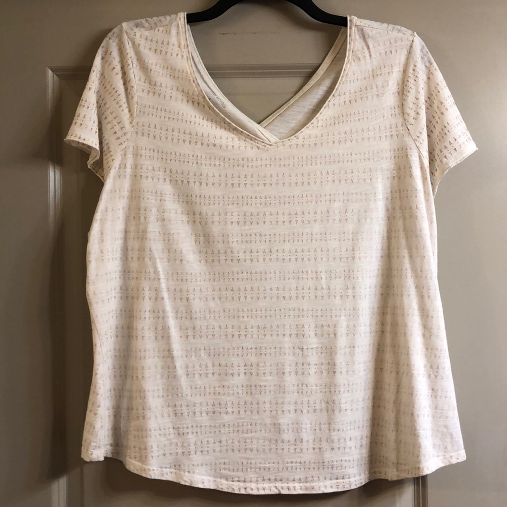 Maurice’s cream and rose gold tee